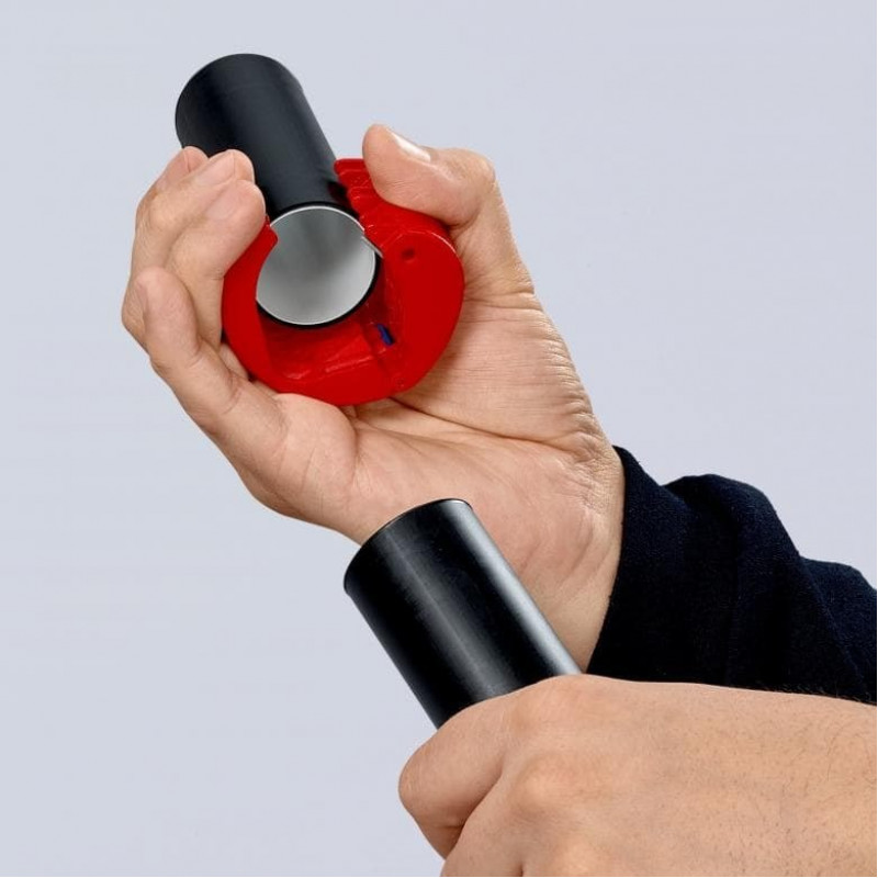 Різак для пластикових труб та ущільнювальних гільз, Knipex [90 22 10 BK] діаметр різання від 20 до 50 мм