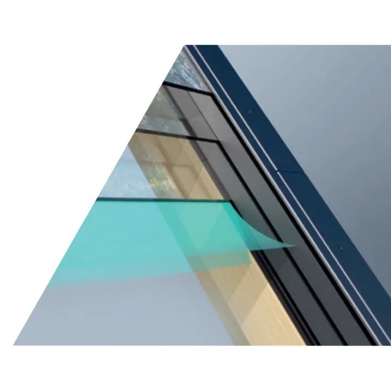 Дахове вікно FAKRO FYP-V P50 GREENVIEW з вентиляційним отвором – Піднята вісь обертання, соснова деревина, потрійний склопакет P50