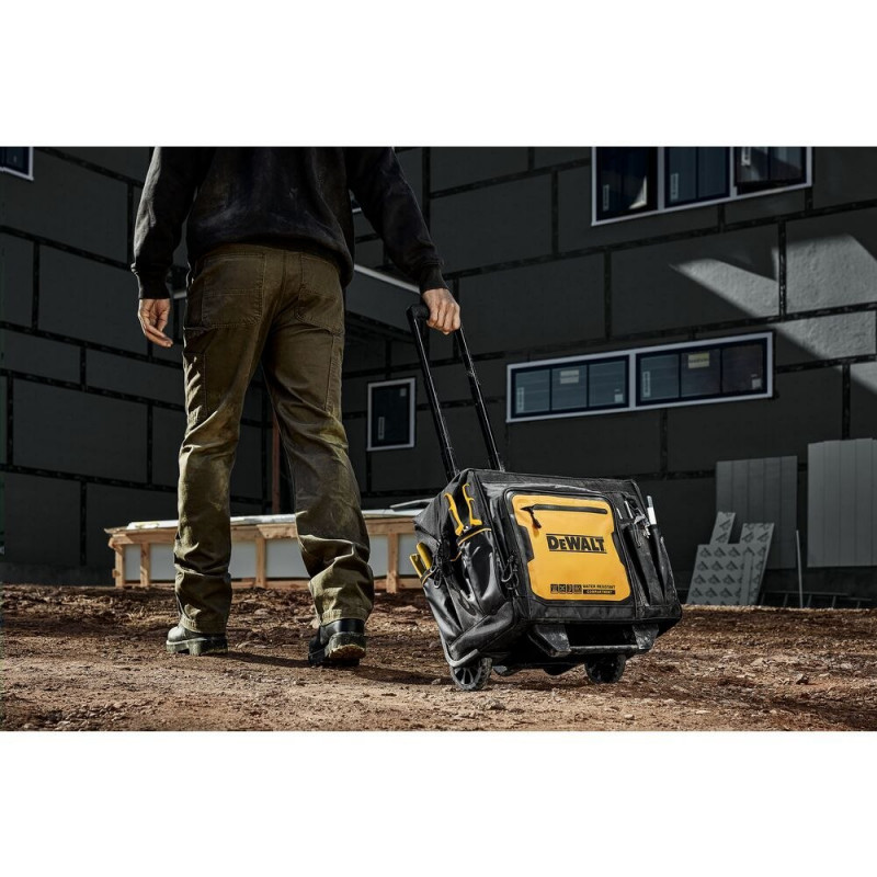 Сумка DeWalt Soft Storage на 18 инструментах на колесах с 27 карманами [DWST60107-1] с телескопической ручкой