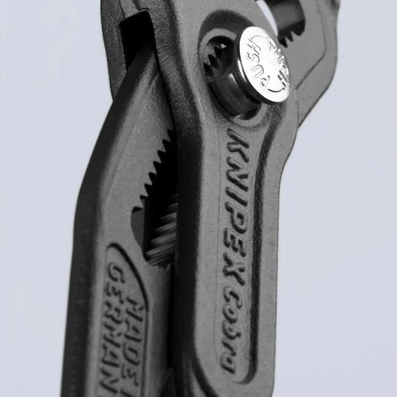 Плоскогубцы Cobra 180 мм, двухцветные, KNIPEX [87 99 180 S01] в белой рождественской подарочной коробке.