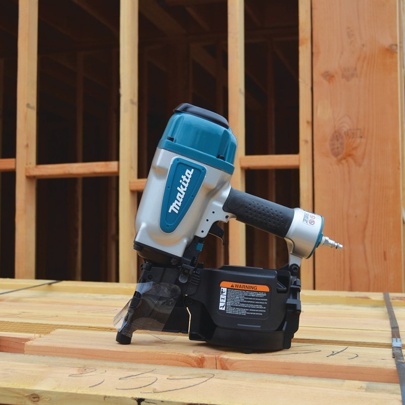 Пневматичний цвяхозабійник Makita для цвяхів 45-90 мм [AN902]