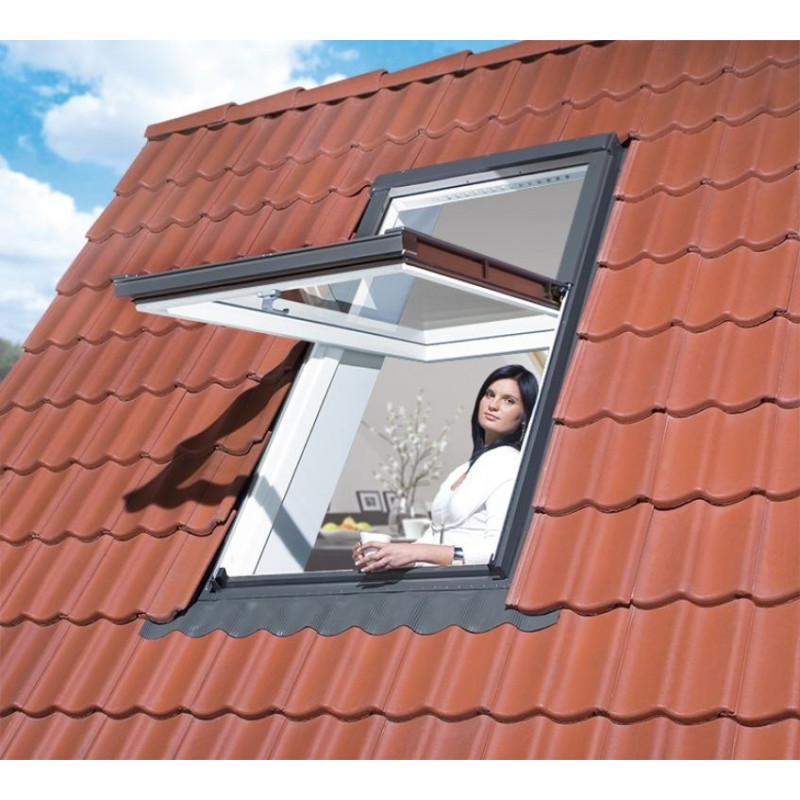 Дахове вікно FAKRO FYP-V U41 GREENVIEW з повітроприймачем – потрійне скління, піднята вісь обертання, соснова деревина FSC