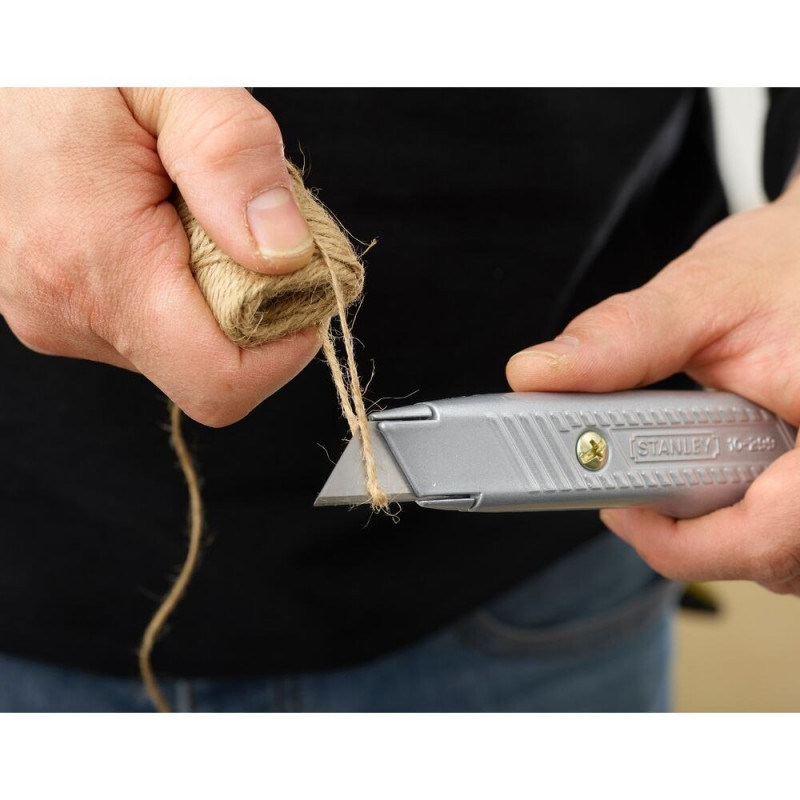 Универсальный нож, металлический корпус, фиксированное трапециевидное лезвие, Stanley [2-10-199]