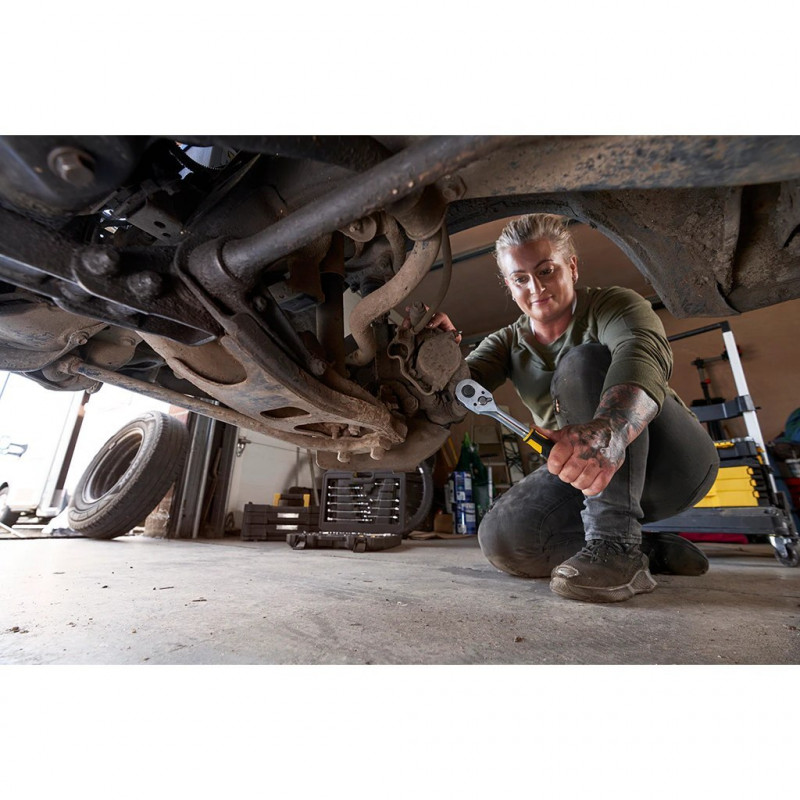 Сервисный комплект 142 предмета в футляре, торцевые ключи 1/4'' и 1/2'', плоскогубцы, отвертки, Stanley [STMT98109-1]