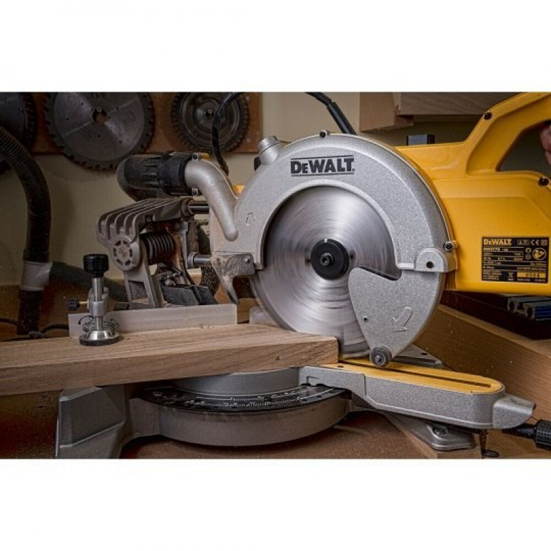 Дискова пилка для різання деревини 250/30/2.8 мм, 24 зубці, EXTREME DeWALT [DT4202-QZ]