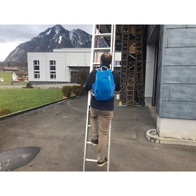 Аккумуляторный сварочный аппарат для кровельных мембран Herz Li-On мощностью 1200 Вт.