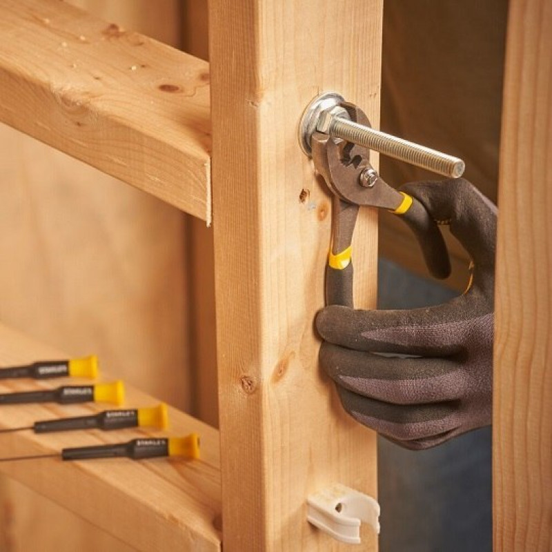 Набор из 38 инструментов и аксессуаров: отвертки, плоскогубцы, биты 1/4, Stanley [STMT0-74101] в сумке