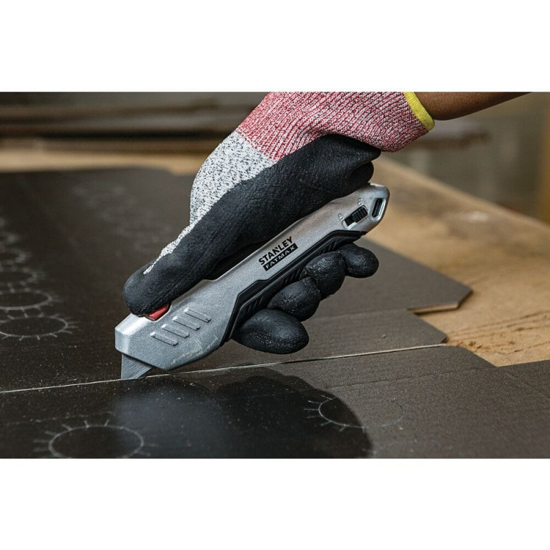 Нож FatMax PREMIUM с выдвижным трапециевидным лезвием Stanley [FMHT10370-0]