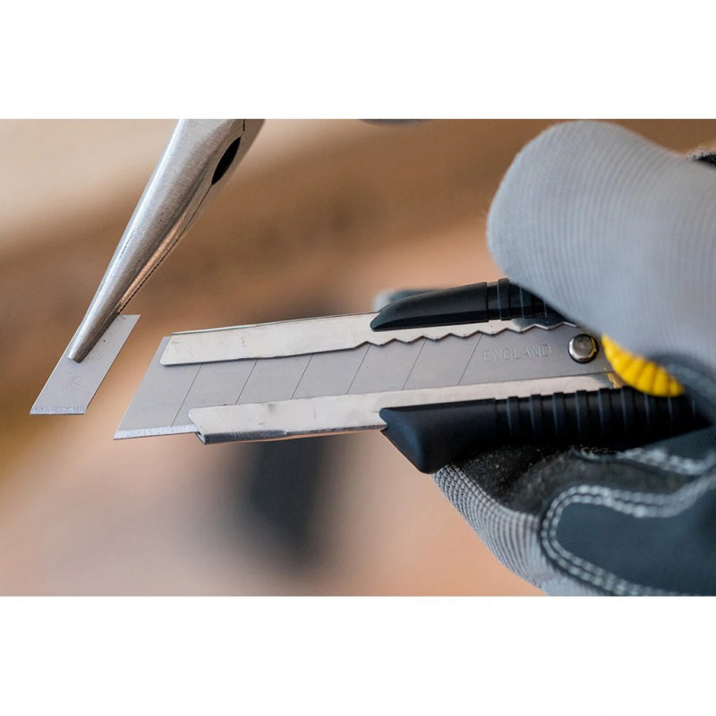 Нож Stanley 18 мм с ломаным лезвием, сменным лезвием и замком [1-10-418]